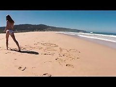 TRAVEL SHOW - Sasha Bikeyeva teases the public on the beach in Galicia