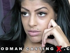 Skinny latina model Nicol comes to do porn
